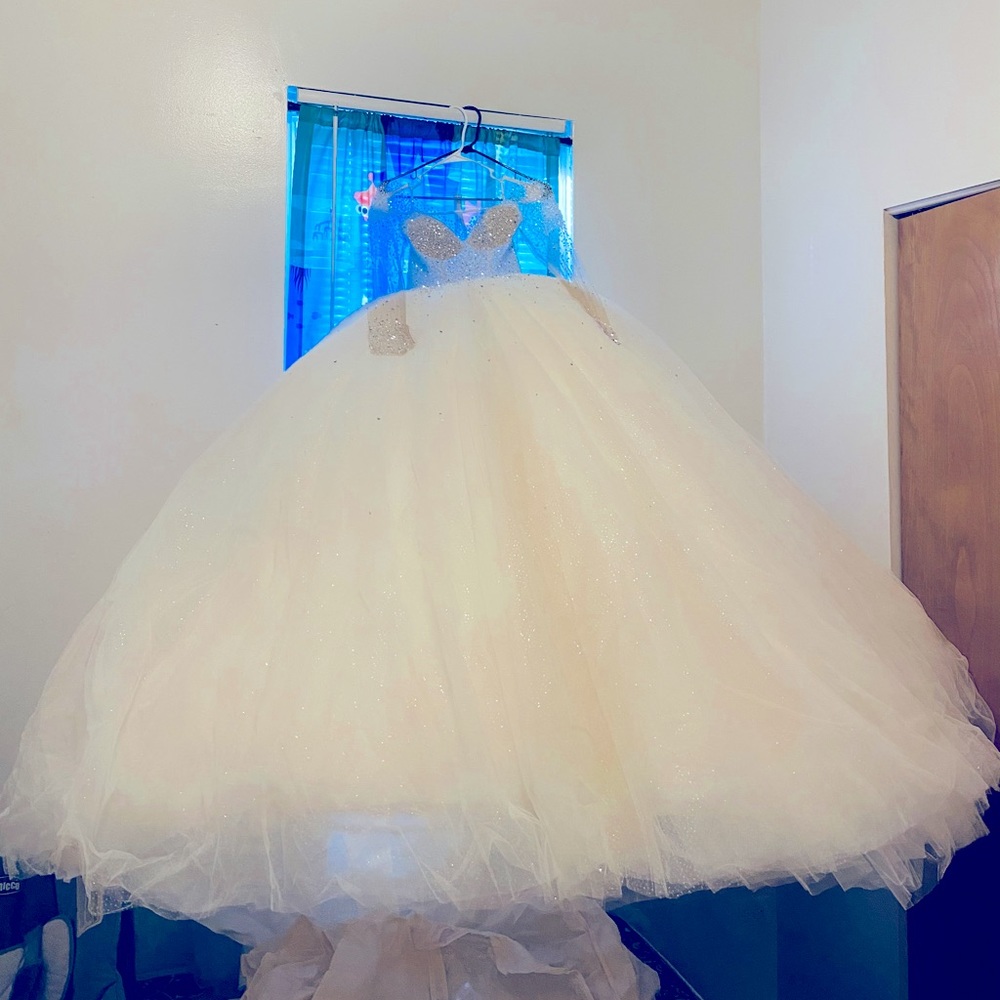 Brand new Wedding dress, size M